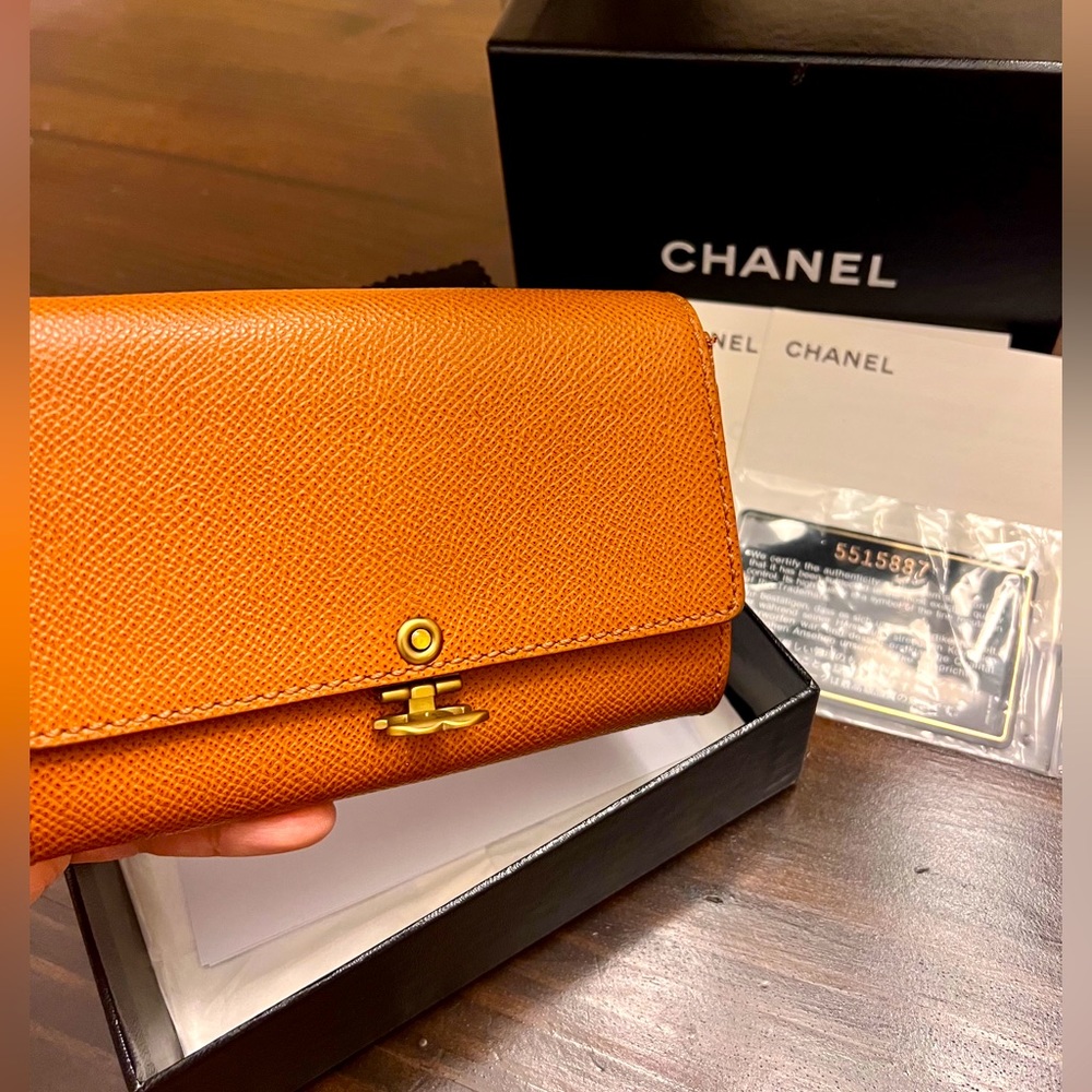 Chanel Wallet in Caviar Leather - Picture 2 of 8
